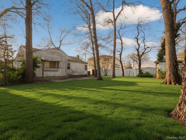 17 Lake Prom, Ronkonkoma, NY 11779