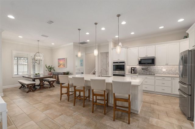 11207 ROZ WAY, Oxford, FL 34484