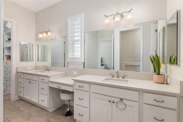 11207 ROZ WAY, Oxford, FL 34484