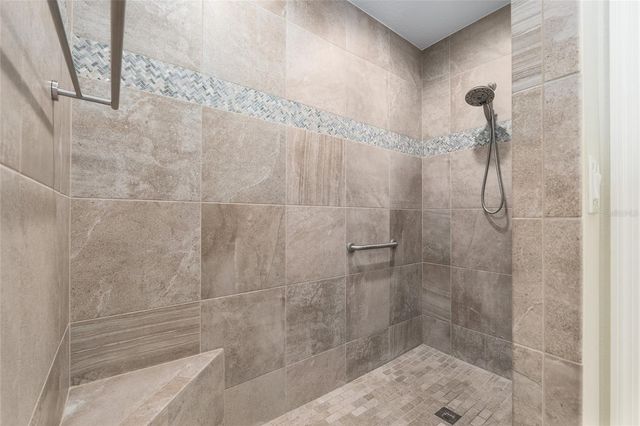 11207 ROZ WAY, Oxford, FL 34484