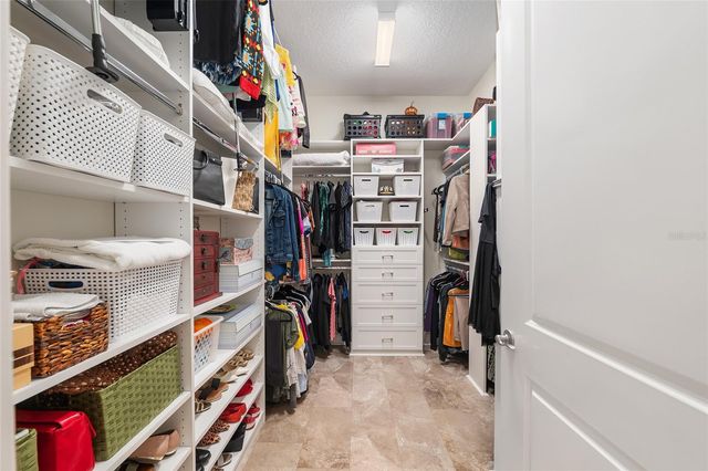 11207 ROZ WAY, Oxford, FL 34484