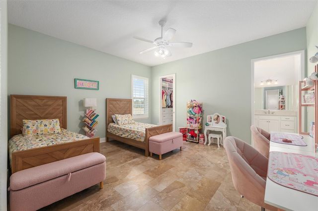 11207 ROZ WAY, Oxford, FL 34484