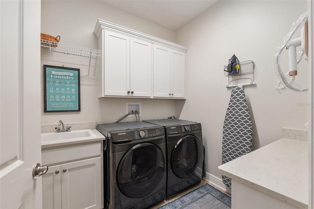 11207 ROZ WAY, Oxford, FL 34484