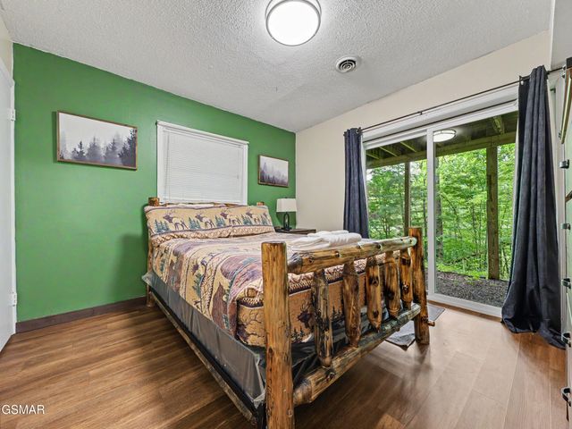 425 Hemlock Lane, Sevierville, TN 37876