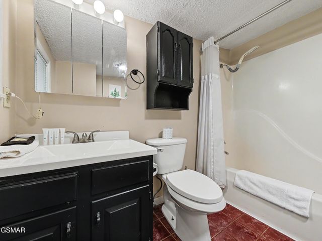 425 Hemlock Lane, Sevierville, TN 37876