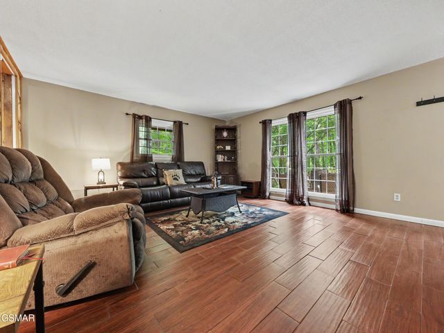 425 Hemlock Lane, Sevierville, TN 37876