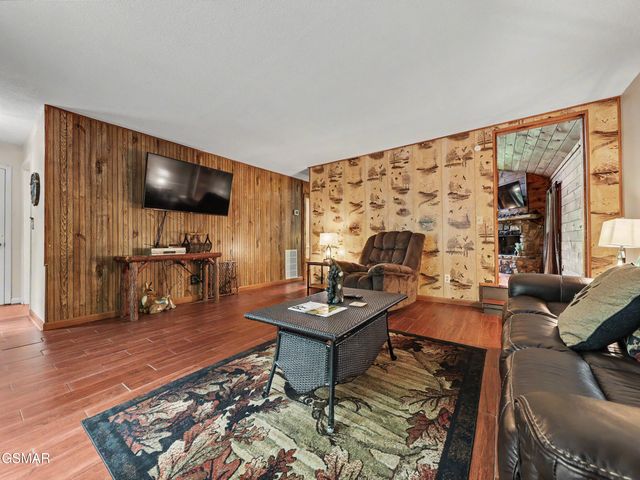 425 Hemlock Lane, Sevierville, TN 37876