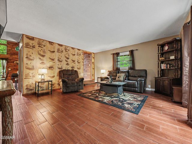 425 Hemlock Lane, Sevierville, TN 37876