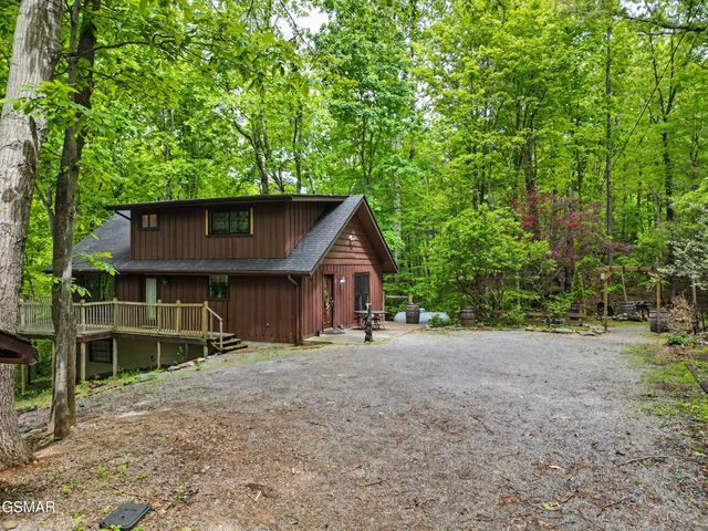 425 Hemlock Lane, Sevierville, TN 37876