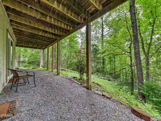 425 Hemlock Lane, Sevierville, TN 37876