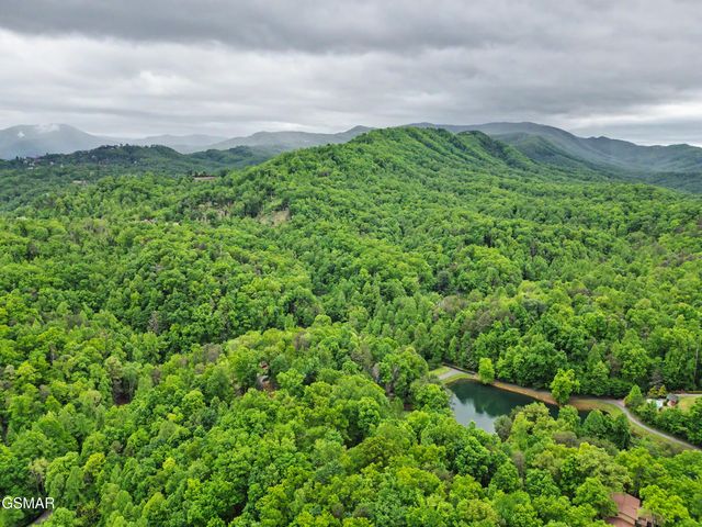 425 Hemlock Lane, Sevierville, TN 37876