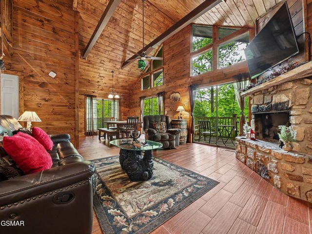 425 Hemlock Lane, Sevierville, TN 37876