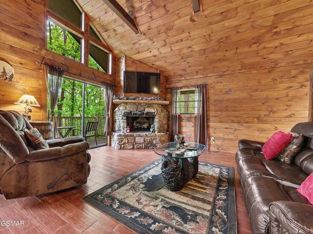 425 Hemlock Lane, Sevierville, TN 37876