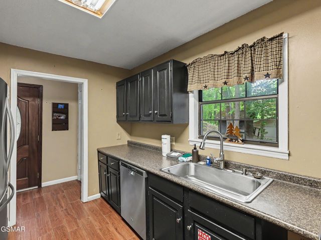 425 Hemlock Lane, Sevierville, TN 37876