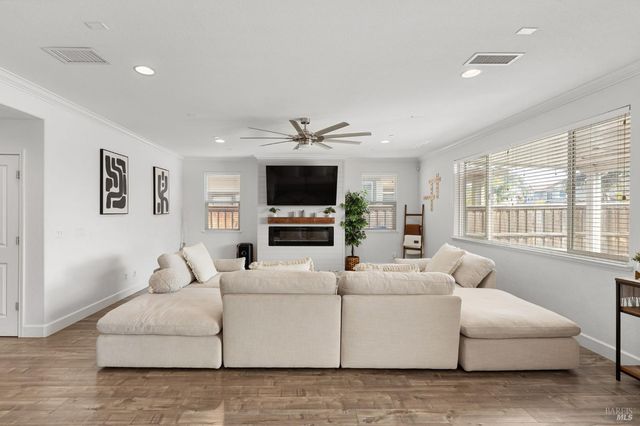 291 Ginger St, Vacaville, CA 95687