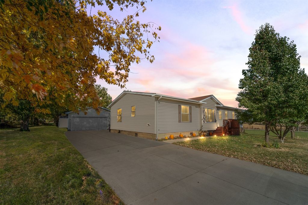 206 & 208 E Minerva Street, Albion, IA 50005