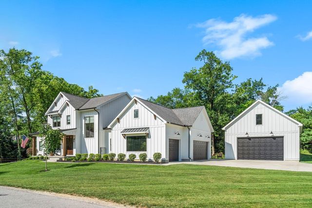 9221 Shawnee Trail, Powell, OH 43065