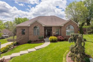 10 Puskar Ln, Canonsburg, PA 15317