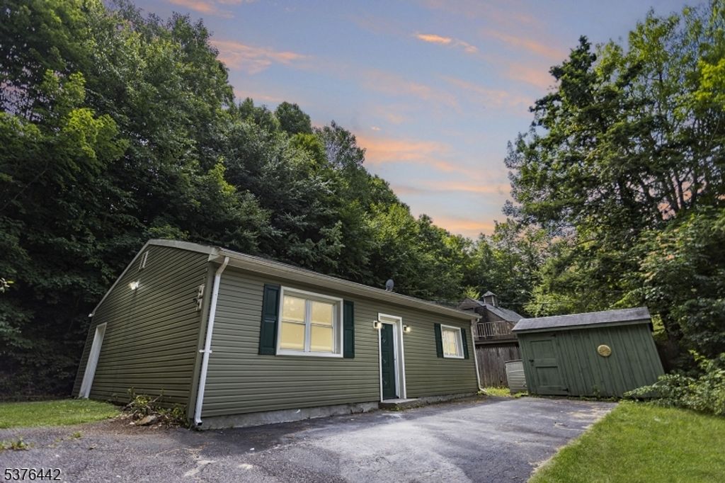 74 Riverside Rd, West Milford Twp., NJ 07421