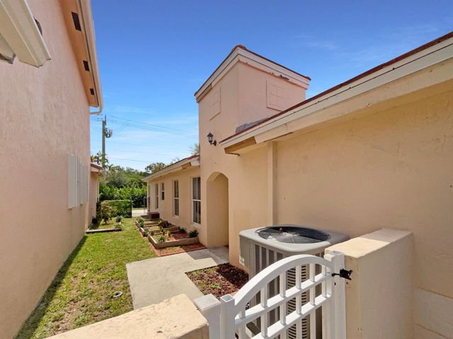 2175 NW 184th Terrace, Pembroke Pines, FL 33029