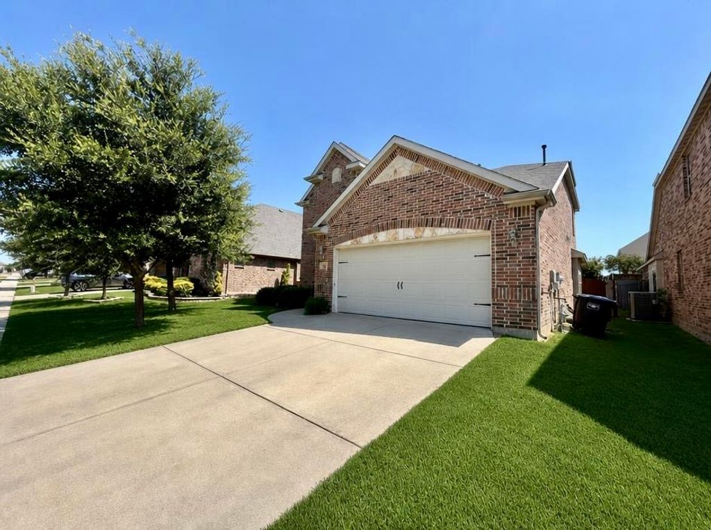 928 Albany Drive, Fort Worth, TX 76131