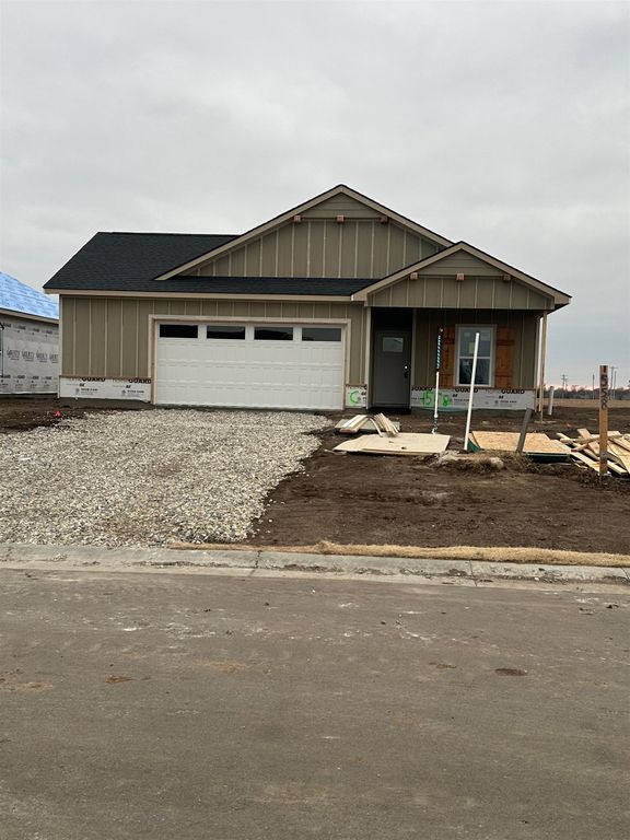 1558 N Emerald Valley Dr, Mulvane, KS 67110