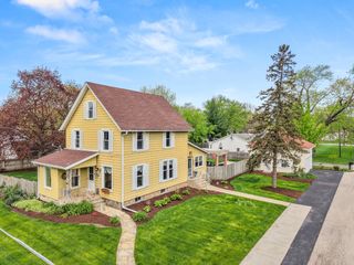 155 Maple Street, Sugar Grove, IL 60554