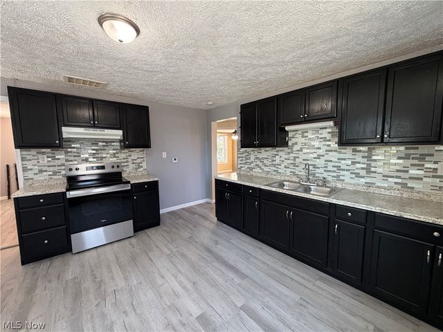 14849 Penford Street NW, North Lawrence, OH 44666