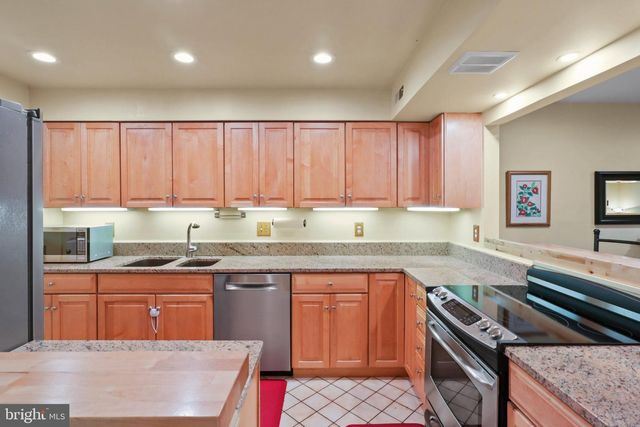 1024 MOOREFIELD HILL PL SW, Vienna, VA 22180