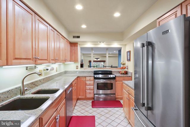 1024 MOOREFIELD HILL PL SW, Vienna, VA 22180