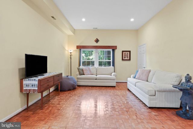 1024 MOOREFIELD HILL PL SW, Vienna, VA 22180