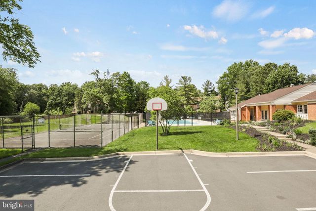 1024 MOOREFIELD HILL PL SW, Vienna, VA 22180
