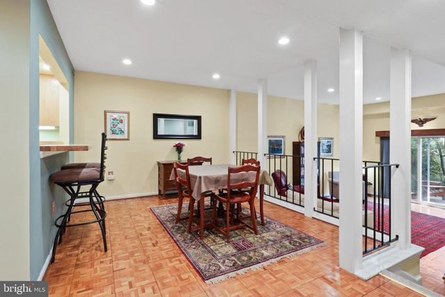 1024 MOOREFIELD HILL PL SW, Vienna, VA 22180