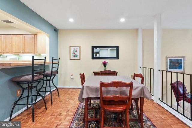 1024 MOOREFIELD HILL PL SW, Vienna, VA 22180