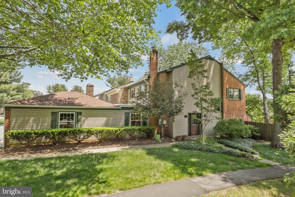 1024 MOOREFIELD HILL PL SW, Vienna, VA 22180