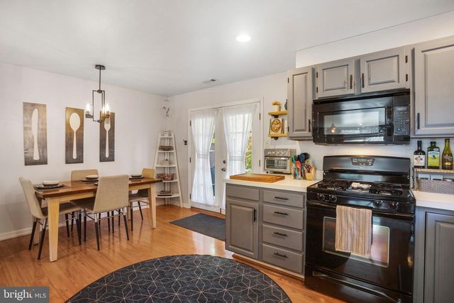 37 RAMPART DR, Chesterbrook, PA 19087