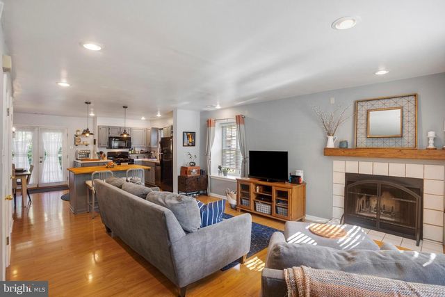 37 RAMPART DR, Chesterbrook, PA 19087