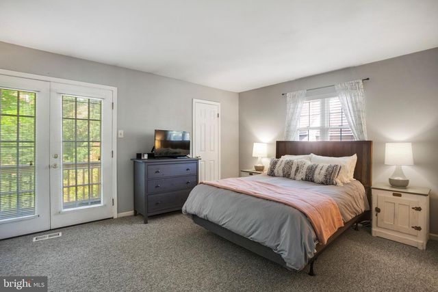 37 RAMPART DR, Chesterbrook, PA 19087