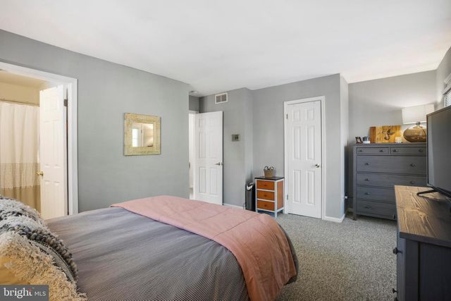 37 RAMPART DR, Chesterbrook, PA 19087