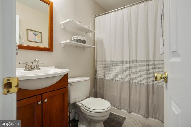 37 RAMPART DR, Chesterbrook, PA 19087