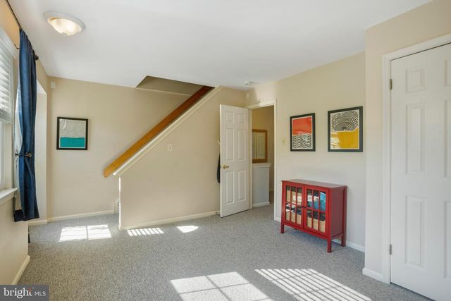 37 RAMPART DR, Chesterbrook, PA 19087