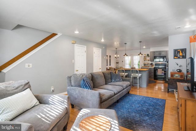 37 RAMPART DR, Chesterbrook, PA 19087