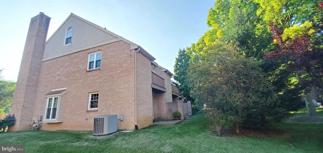 37 RAMPART DR, Chesterbrook, PA 19087