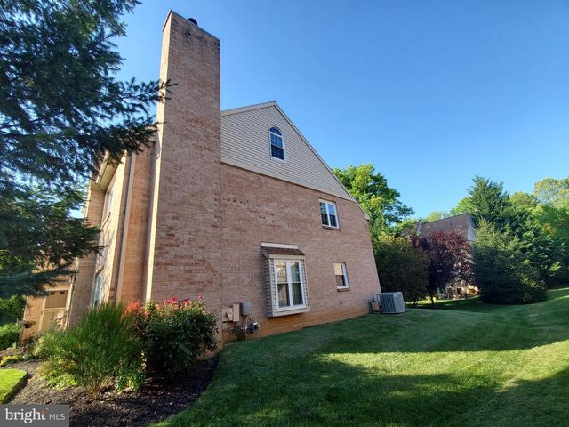 37 RAMPART DR, Chesterbrook, PA 19087