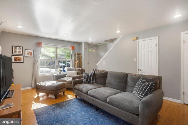 37 RAMPART DR, Chesterbrook, PA 19087