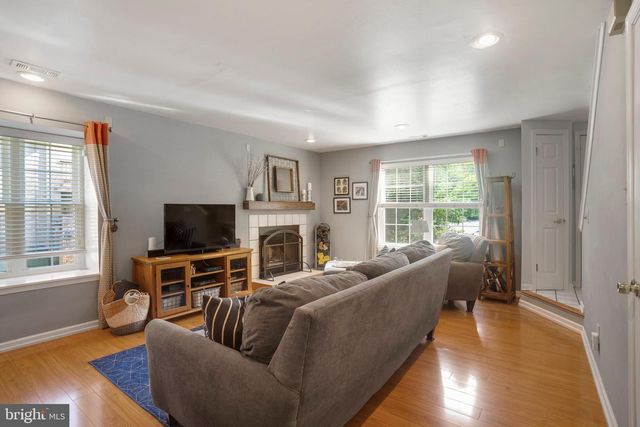 37 RAMPART DR, Chesterbrook, PA 19087