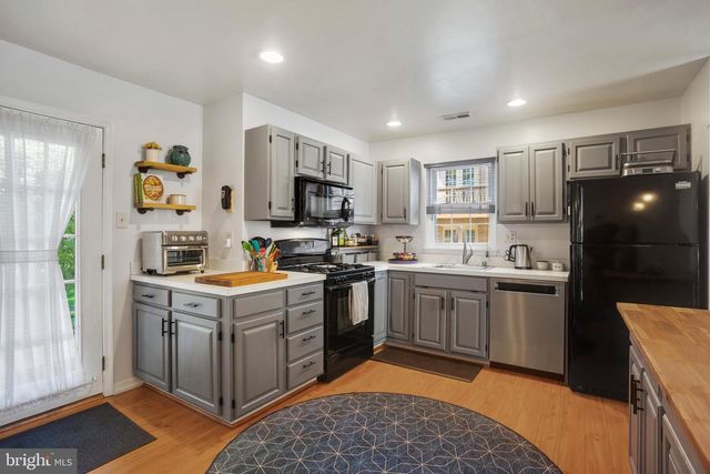 37 RAMPART DR, Chesterbrook, PA 19087