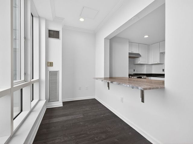 1 Nassau St 2207, Boston, MA 02111