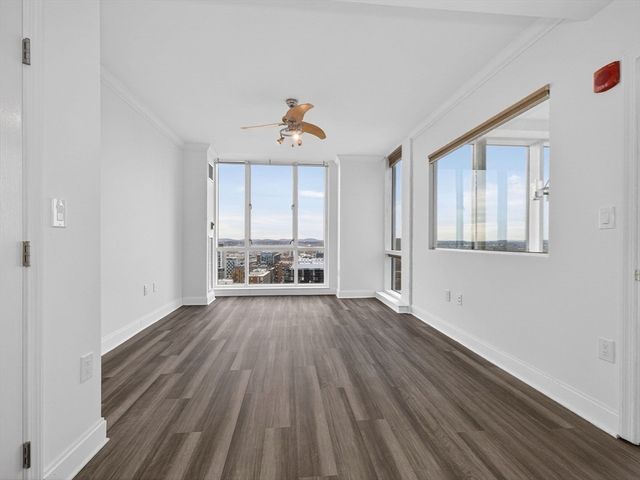 1 Nassau St 2207, Boston, MA 02111