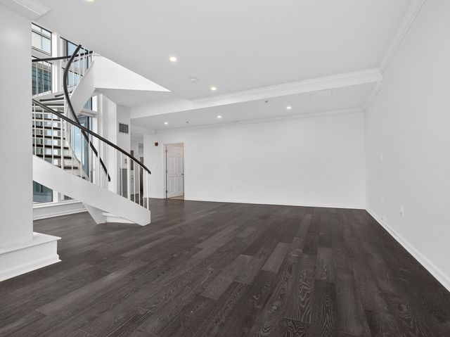 1 Nassau St 2207, Boston, MA 02111